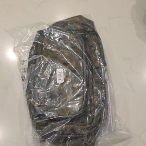 Lug Hitch Camp Green Nwt Still In Plastic